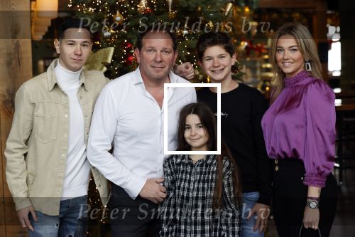 Vinkeveen 12 december 2020
Robert leroy vertrekt bij the Harbour Club in Vinkeveen met zijn vriendin Jaimie de Boer en zijn kinderen.