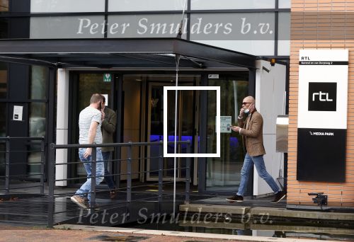 Den Haag Schiphol en Hilversum
Frank Jansen en zijn partneer Rogier Smit rijden van hun huis in Den Haag naar RTL in Hilversum waar ze een gesprek hebben met Peter v d Vorst van RTL