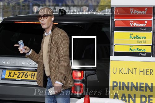 Den Haag Schiphol en Hilversum
Frank Jansen en zijn partneer Rogier Smit rijden van hun huis in Den Haag naar RTL in Hilversum waar ze een gesprek hebben met Peter v d Vorst van RTL
