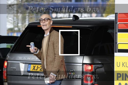 Den Haag Schiphol en Hilversum
Frank Jansen en zijn partneer Rogier Smit rijden van hun huis in Den Haag naar RTL in Hilversum waar ze een gesprek hebben met Peter v d Vorst van RTL