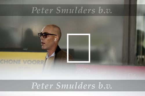 Den Haag Schiphol en Hilversum
Frank Jansen en zijn partneer Rogier Smit rijden van hun huis in Den Haag naar RTL in Hilversum waar ze een gesprek hebben met Peter v d Vorst van RTL