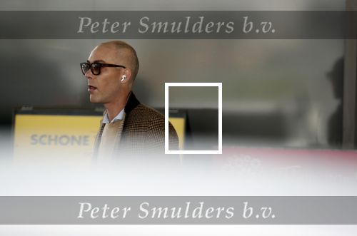 Den Haag Schiphol en Hilversum
Frank Jansen en zijn partneer Rogier Smit rijden van hun huis in Den Haag naar RTL in Hilversum waar ze een gesprek hebben met Peter v d Vorst van RTL