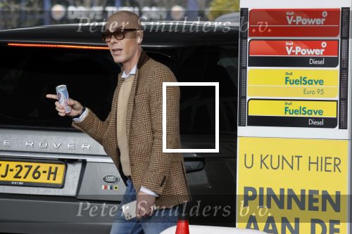 Den Haag Schiphol en Hilversum
Frank Jansen en zijn partneer Rogier Smit rijden van hun huis in Den Haag naar RTL in Hilversum waar ze een gesprek hebben met Peter v d Vorst van RTL