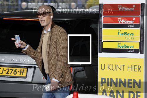 Den Haag Schiphol en Hilversum
Frank Jansen en zijn partneer Rogier Smit rijden van hun huis in Den Haag naar RTL in Hilversum waar ze een gesprek hebben met Peter v d Vorst van RTL