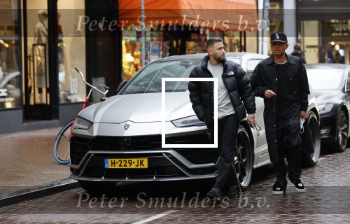 Amsterdam 21 november 2020
Rolf Sanchez met een kennis en een Lamborghini Urus op de pc hooftstraat