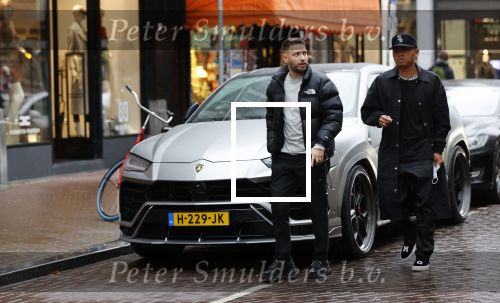 Amsterdam 21 november 2020
Rolf Sanchez met een kennis en een Lamborghini Urus op de pc hooftstraat