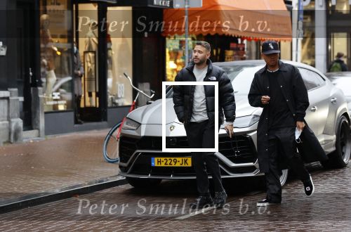 Amsterdam 21 november 2020
Rolf Sanchez met een kennis en een Lamborghini Urus op de pc hooftstraat
