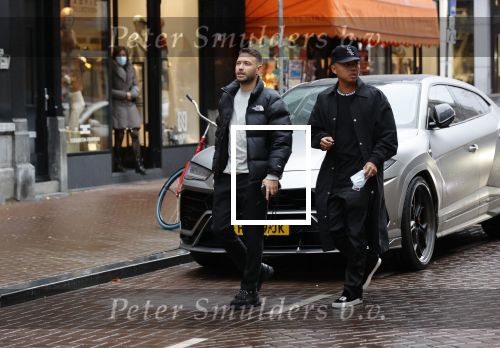 Amsterdam 21 november 2020
Rolf Sanchez met een kennis en een Lamborghini Urus op de pc hooftstraat