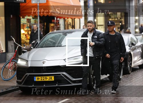 Amsterdam 21 november 2020
Rolf Sanchez met een kennis en een Lamborghini Urus op de pc hooftstraat