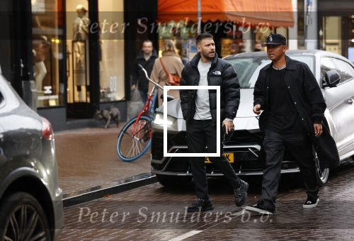 Amsterdam 21 november 2020
Rolf Sanchez met een kennis en een Lamborghini Urus op de pc hooftstraat