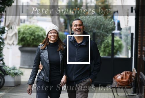 Amsterdam 13 november 2020
Ruud Gullit met zijn vriendin Karin de Rooij