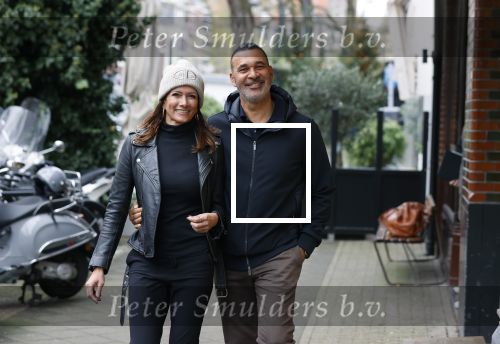 Amsterdam 13 november 2020
Ruud Gullit met zijn vriendin Karin de Rooij