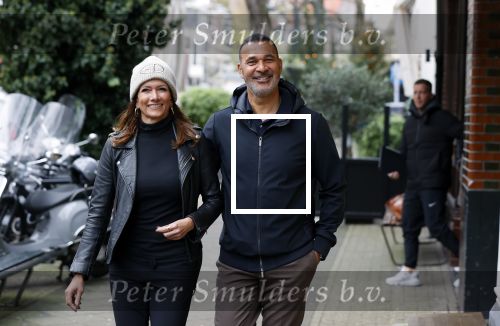 Amsterdam 13 november 2020
Ruud Gullit met zijn vriendin Karin de Rooij