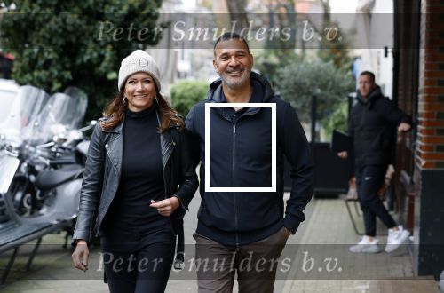 Amsterdam 13 november 2020
Ruud Gullit met zijn vriendin Karin de Rooij