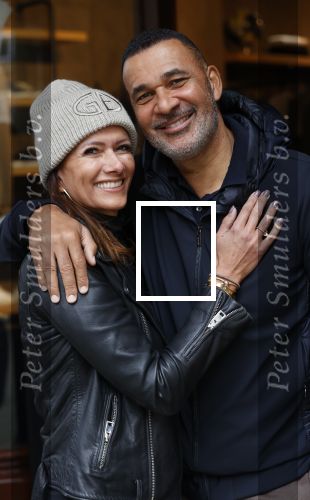 Amsterdam 13 november 2020
Ruud Gullit met zijn vriendin Karin de Rooij