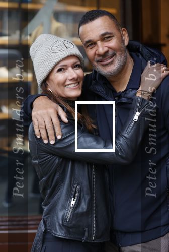 Amsterdam 13 november 2020
Ruud Gullit met zijn vriendin Karin de Rooij
