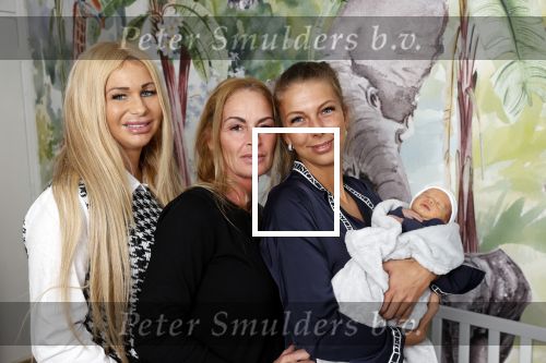 Schevebingen 20 november 2020
Samantha de Jong met haar vriend Gerrit en hun baby Djamino in hun huis .  dochter Gerrit
