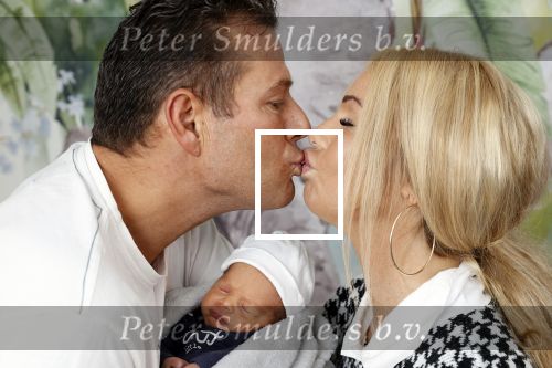 Schevebingen 20 november 2020
Samantha de Jong met haar vriend Gerrit en hun baby Djamino in hun huis .