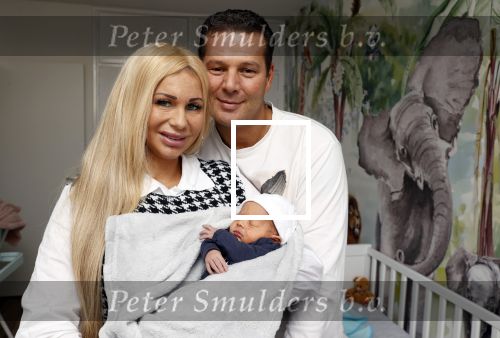 Scheveningen 20 november 2020
Samantha de Jong met haar vriend Gerrit en hun baby Djamino in hun huis .  dochter Gerrit
