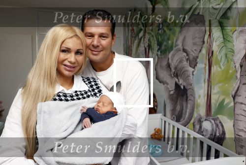 Scheveningen 20 november 2020
Samantha de Jong met haar vriend Gerrit en hun baby Djamino in hun huis .  dochter Gerrit