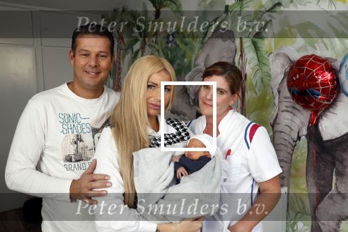 Scheveningen 20 november 2020
Samantha de Jong met haar vriend Gerrit en hun baby Djamino in hun huis .  dochter Gerrit