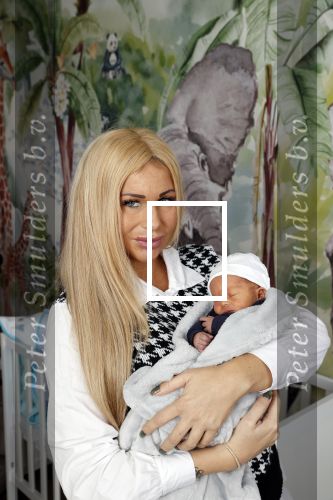 Scheveningen 20 november 2020
Samantha de Jong met haar vriend Gerrit en hun baby Djamino in hun huis .  dochter Gerrit