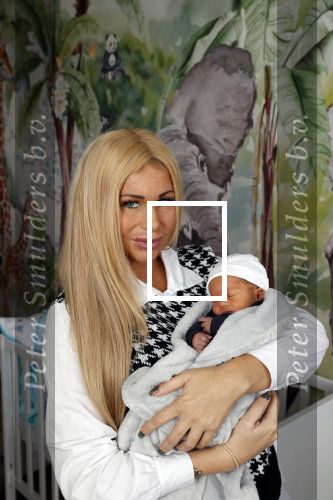Scheveningen 20 november 2020
Samantha de Jong met haar vriend Gerrit en hun baby Djamino in hun huis .  dochter Gerrit