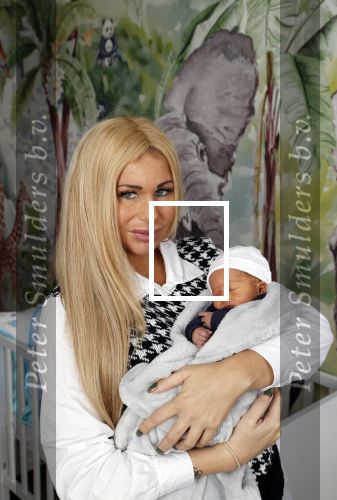 Scheveningen 20 november 2020
Samantha de Jong met haar vriend Gerrit en hun baby Djamino in hun huis .  dochter Gerrit
