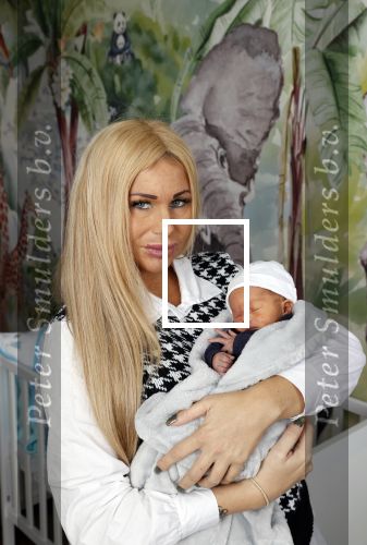 Scheveningen 20 november 2020
Samantha de Jong met haar vriend Gerrit en hun baby Djamino in hun huis .  dochter Gerrit
