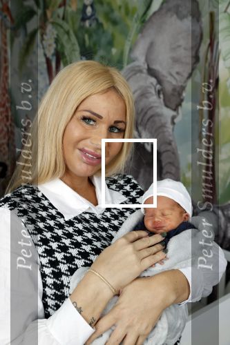 Scheveningen 20 november 2020
Samantha de Jong met haar vriend Gerrit en hun baby Djamino in hun huis .  dochter Gerrit