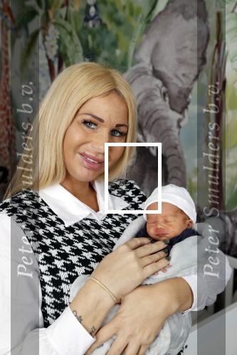 Scheveningen 20 november 2020
Samantha de Jong met haar vriend Gerrit en hun baby Djamino in hun huis .  dochter Gerrit