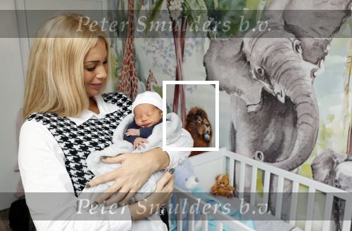 Scheveningen 20 november 2020
Samantha de Jong met haar vriend Gerrit en hun baby Djamino in hun huis .  dochter Gerrit