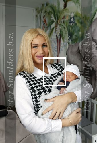 Scheveningen 20 november 2020
Samantha de Jong met haar vriend Gerrit en hun baby Djamino in hun huis .  dochter Gerrit