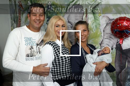 Scheveningen 20 november 2020
Samantha de Jong met haar vriend Gerrit en hun baby Djamino in hun huis .  dochter Gerrit