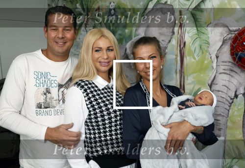 Scheveningen 20 november 2020
Samantha de Jong met haar vriend Gerrit en hun baby Djamino in hun huis .  dochter Gerrit