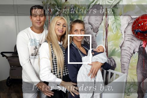 Scheveningen 20 november 2020
Samantha de Jong met haar vriend Gerrit en hun baby Djamino in hun huis .  dochter Gerrit