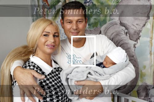 Scheveningen 20 november 2020
Samantha de Jong met haar vriend Gerrit en hun baby Djamino in hun huis .  dochter Gerrit