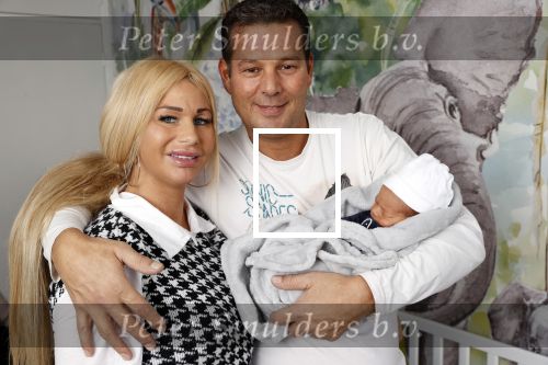 Scheveningen 20 november 2020
Samantha de Jong met haar vriend Gerrit en hun baby Djamino in hun huis .  dochter Gerrit