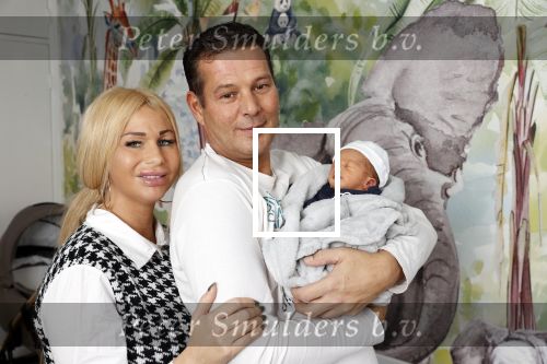 Scheveningen 20 november 2020
Samantha de Jong met haar vriend Gerrit en hun baby Djamino in hun huis .  dochter Gerrit