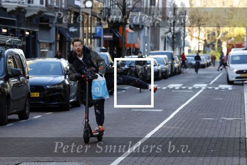 Amsterdam 18 november 2020
Selwyn Senatori op zijn electreische step op de pc hooftstraat