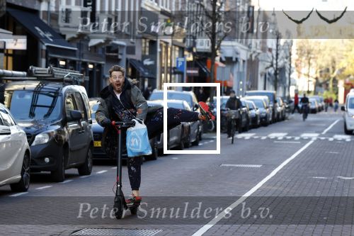 Amsterdam 18 november 2020
Selwyn Senatori op zijn electreische step op de pc hooftstraat