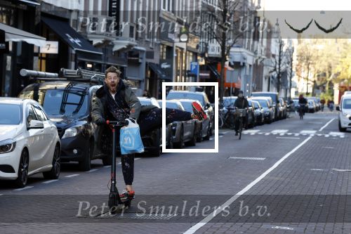 Amsterdam 18 november 2020
Selwyn Senatori op zijn electreische step op de pc hooftstraat