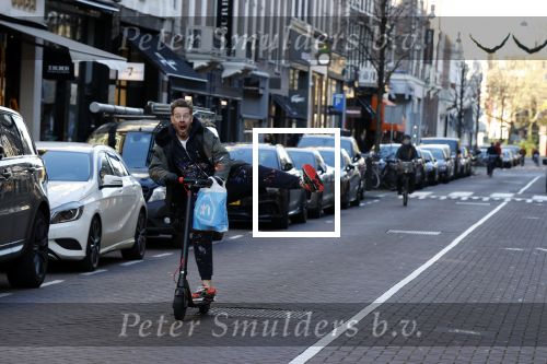 Amsterdam 18 november 2020
Selwyn Senatori op zijn electreische step op de pc hooftstraat