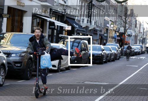 Amsterdam 18 november 2020
Selwyn Senatori op zijn electreische step op de pc hooftstraat