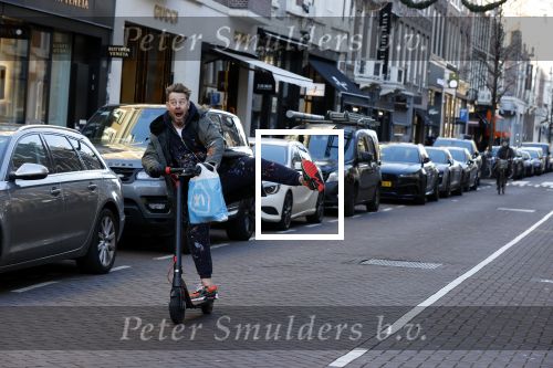Amsterdam 18 november 2020
Selwyn Senatori op zijn electreische step op de pc hooftstraat
