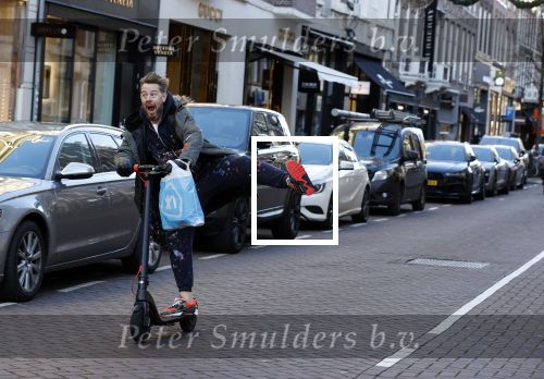 Amsterdam 18 november 2020
Selwyn Senatori op zijn electreische step op de pc hooftstraat
