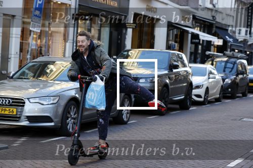 Amsterdam 18 november 2020
Selwyn Senatori op zijn electreische step op de pc hooftstraat