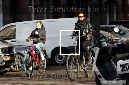 Amsterdam 23 november 2020
Suzanne Klemann  met dochter op straat in Amsterdam zuid.
