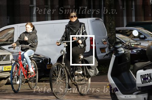 Amsterdam 23 november 2020
Suzanne Klemann  met dochter op straat in Amsterdam zuid.