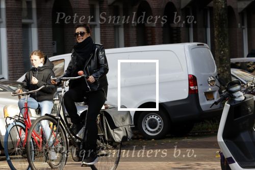 Amsterdam 23 november 2020
Suzanne Klemann  met dochter op straat in Amsterdam zuid.